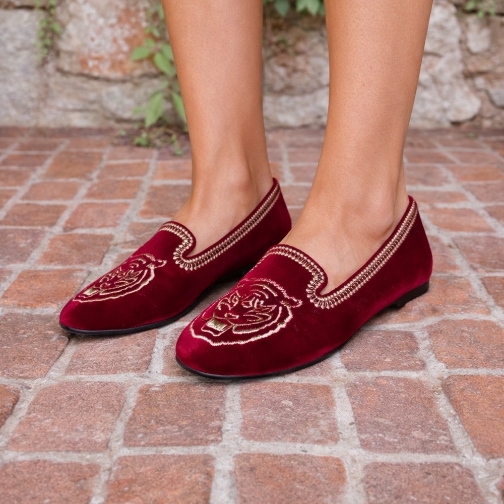 ABS ALLEN SCHWARTZ Quiet Luxury Red/Burgundy Embroidered Gold Velvet Flats, 8 - Picture 2 of 14